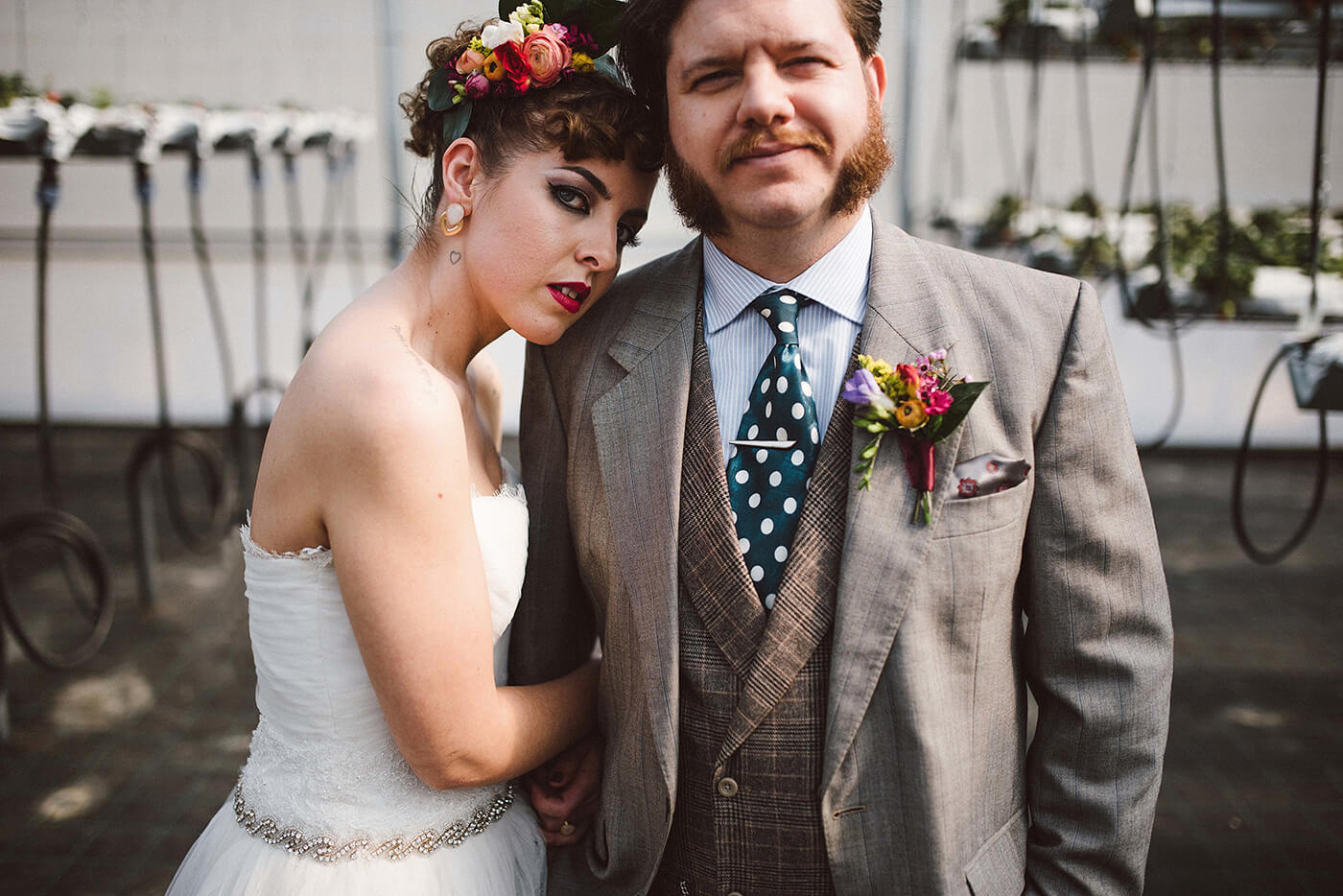 roma-organizacao-eventos-editorial-mid-century-modern-wedding-in-a-strawberry-field-13