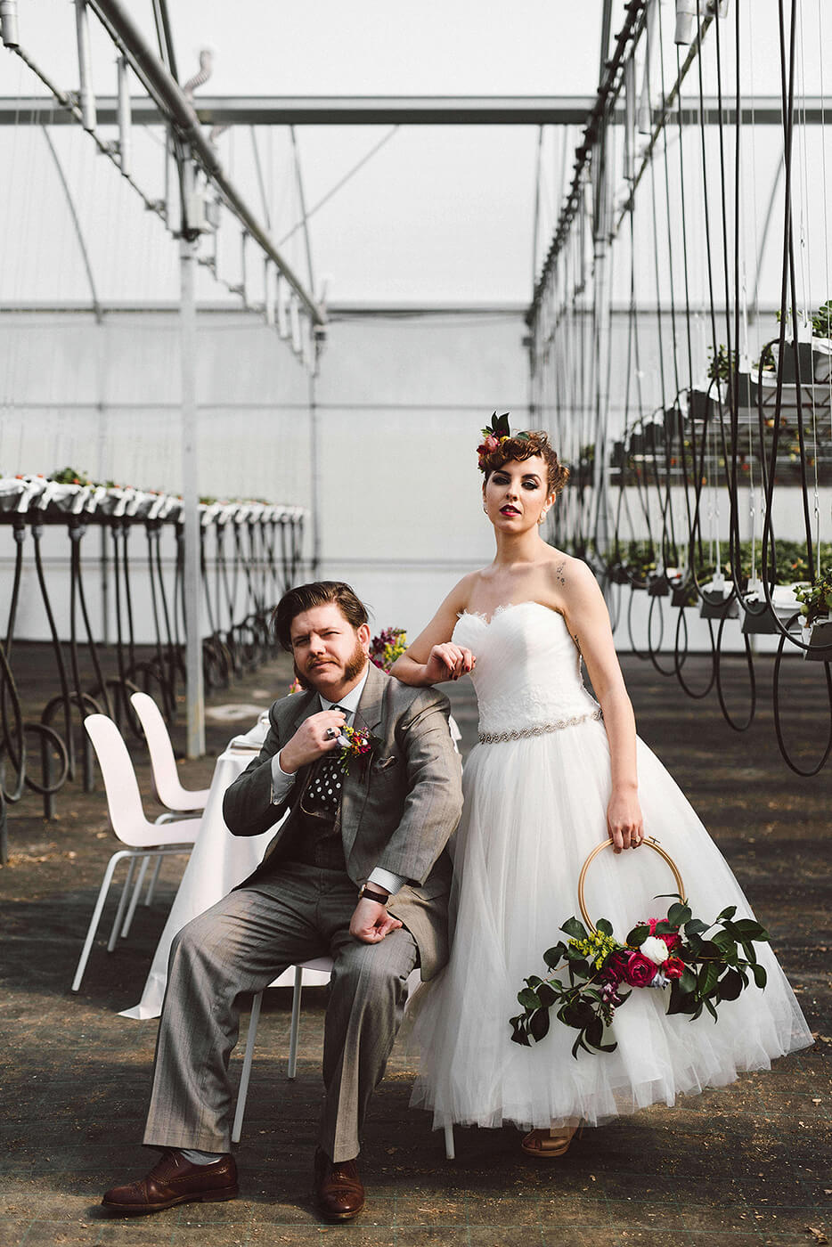 roma-organizacao-eventos-editorial-mid-century-modern-wedding-in-a-strawberry-field-16