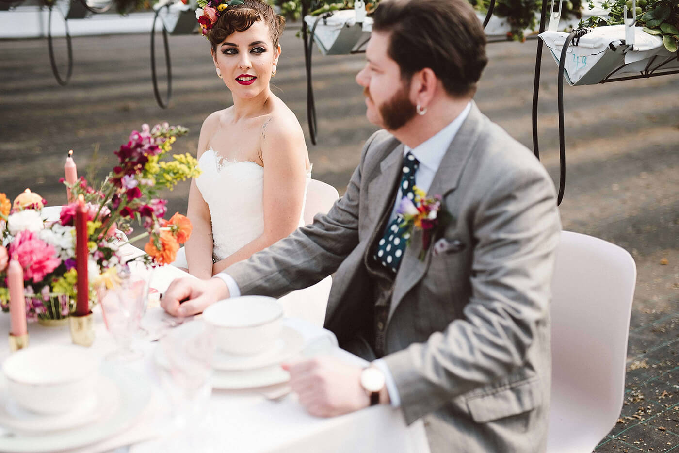 roma-organizacao-eventos-editorial-mid-century-modern-wedding-in-a-strawberry-field-18