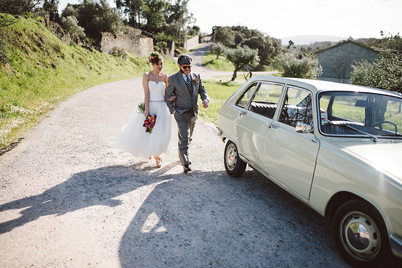 roma-organizacao-eventos-editorial-mid-century-modern-wedding-in-a-strawberry-field-30