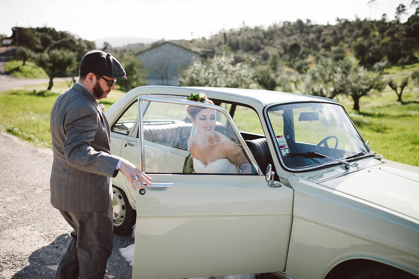 roma-organizacao-eventos-editorial-mid-century-modern-wedding-in-a-strawberry-field-31